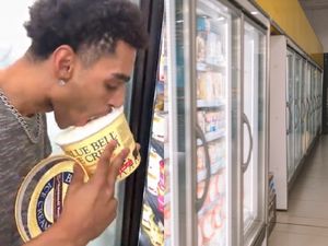 Di Amerika Jilat Es Krim dan Kembalikan ke Freezer Supermarket akan Dipenjara