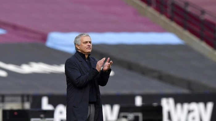 Tottenhams manager Jose Mourinho applauds during the English Premier League soccer match between West Ham United and Tottenham at the London Stadium in London, Saturday, Feb. 21, 2021. (Neil Hall/Pool via AP)