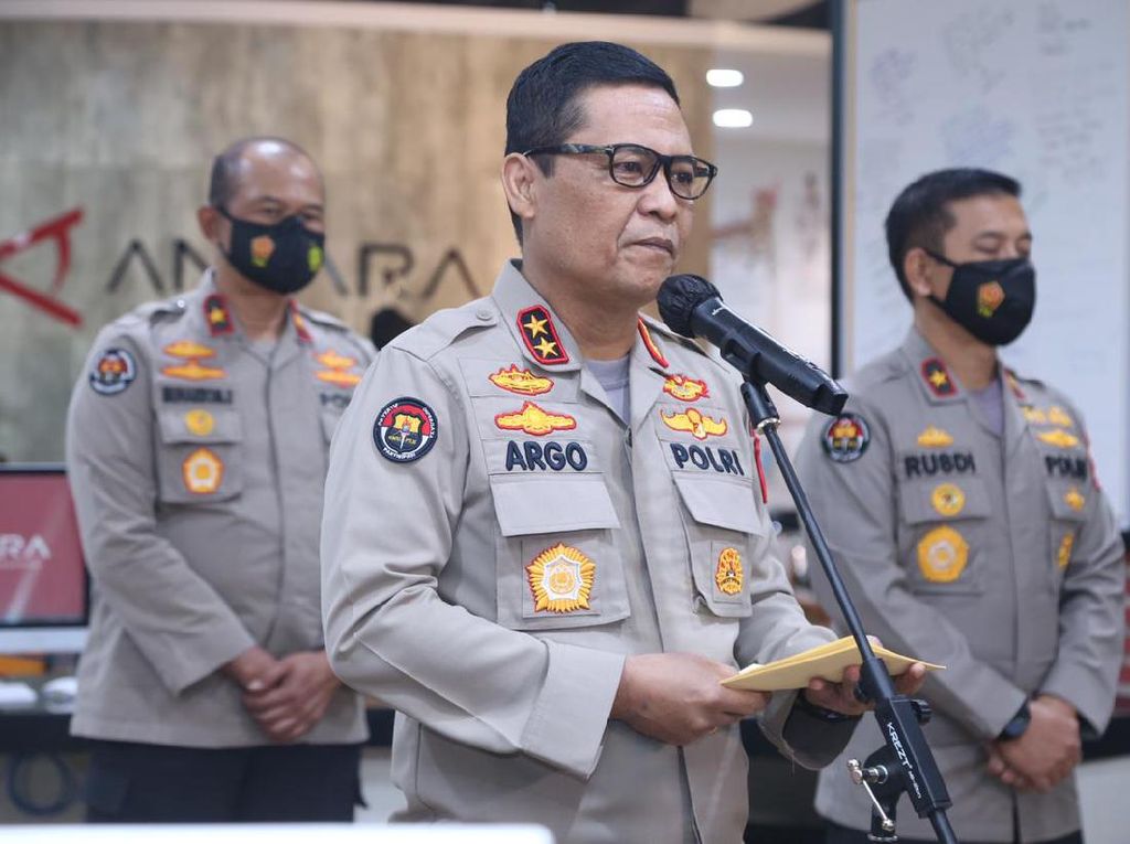 Polri Beri Pelatihan Public Speaking ke Kapolres dan Kabid Humas Polda Polri Beri Pelatihan Public Speaking ke Kapolres dan Kabid Humas Polda