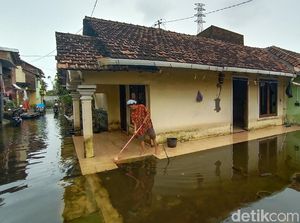 Pilu Warga Kudus Tak Bisa Kerja Gegara Kebanjiran Hampir Sebulan