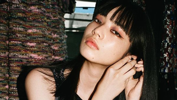 8 Foto Nana Komatsu, Artis Jepang Mirip Lisa BLACKPINK dan Suzy