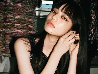 8 Foto Nana Komatsu, Artis Jepang Mirip Lisa BLACKPINK dan Suzy