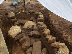 Warga Lereng Bromo Temukan Situs Diduga Prasasti Sapikerep