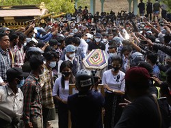 Gelombang Unjuk Rasa Terus Bergulir di Myanmar, Warga Mengangkat Tiga Jari