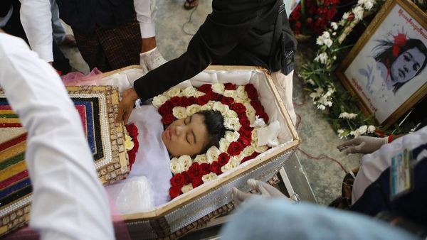 Ribuan Orang Hadiri Pemakaman Demonstran Myanmar