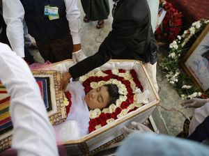 Ribuan Orang Hadiri Pemakaman Demonstran Myanmar