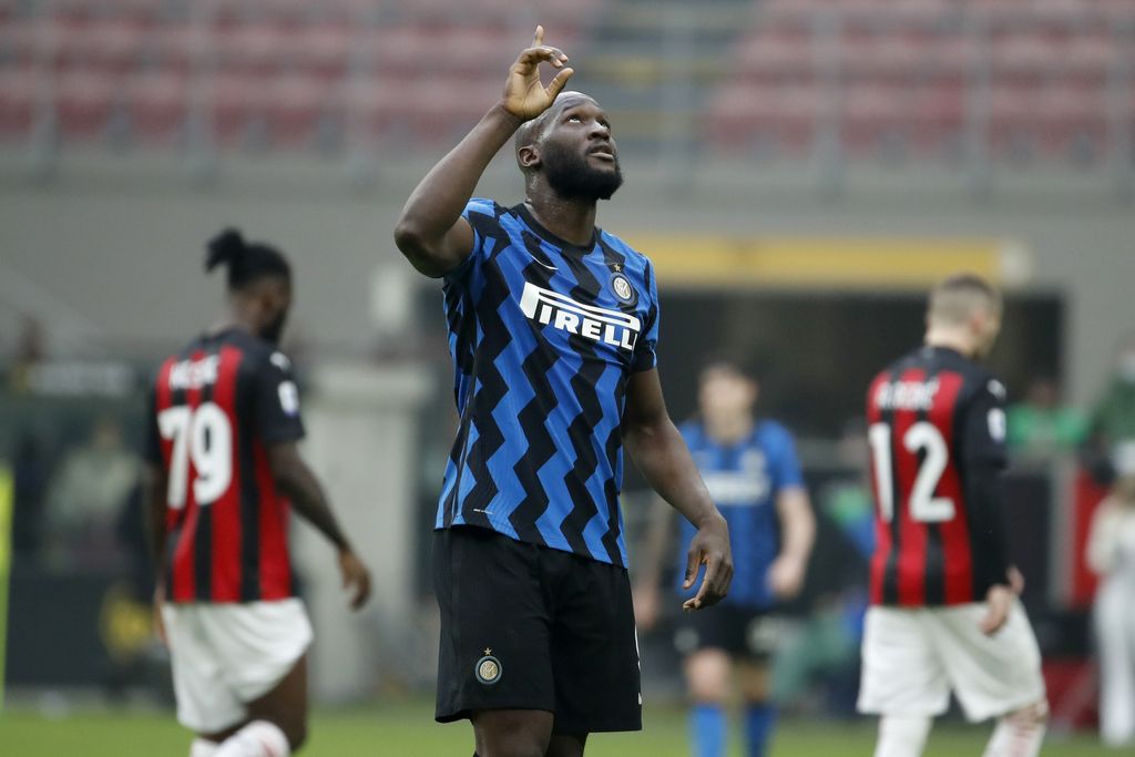 Inter Milan's Romelu Lukaku celebrates his side's 3-0 win at the end of the Serie A soccer match between AC Milan and Inter Milan, at the Milan San Siro Stadium, Italy, Sunday, Feb. 21, 2021. (AP Photo/Antonio Calanni)