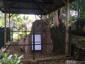 Potret Batu Tulis Cipaku yang Menyimpan Misteri, Jadi Tempat Wisata dan Semedi Potret Batu Tulis Cipaku yang Menyimpan Misteri, Jadi Tempat Wisata dan Semedi