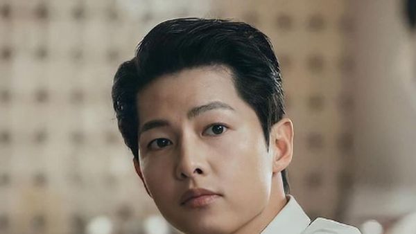 8 Foto Terbaru Song Joong Ki di Drakor Vincenzo, Gantengnya Bikin Meleleh