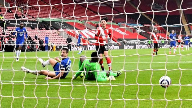 Soccer Football - Premier League - Southampton v Chelsea - St Mary's Stadium, Southampton, Britain - February 20, 2021 Southampton's Takumi Minamino scores their first goal Pool via REUTERS/Neil Hall EDITORIAL USE ONLY. No use with unauthorized audio, video, data, fixture lists, club/league logos or 'live' services. Online in-match use limited to 75 images, no video emulation. No use in betting, games or single club /league/player publications.  Please contact your account representative for further details.
