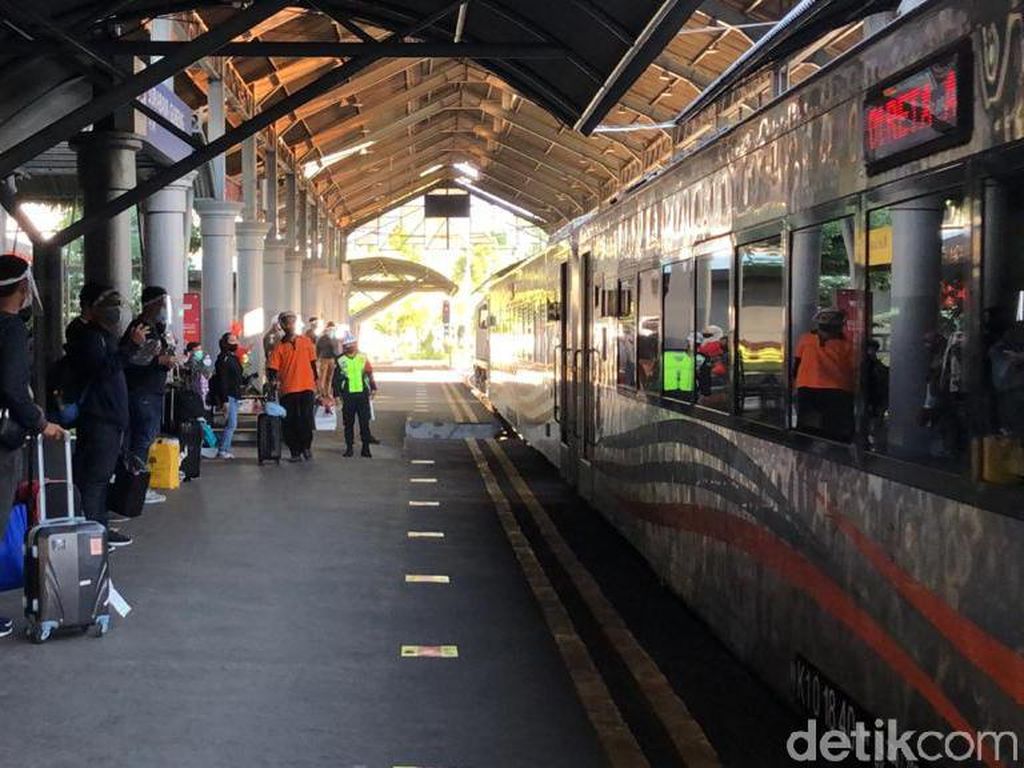 Simak Aturan Baru Naik Kereta Api Saat Libur Nataru di Daop 8 Surabaya