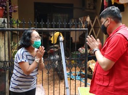 Direksi Telkom Beri Bantuan & Tinjau Lokasi Terdampak Banjir Jakarta