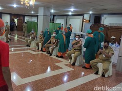 Pedagang, Atlet hingga Istri Ganjar Divaksin Corona di Semarang Hari Ini