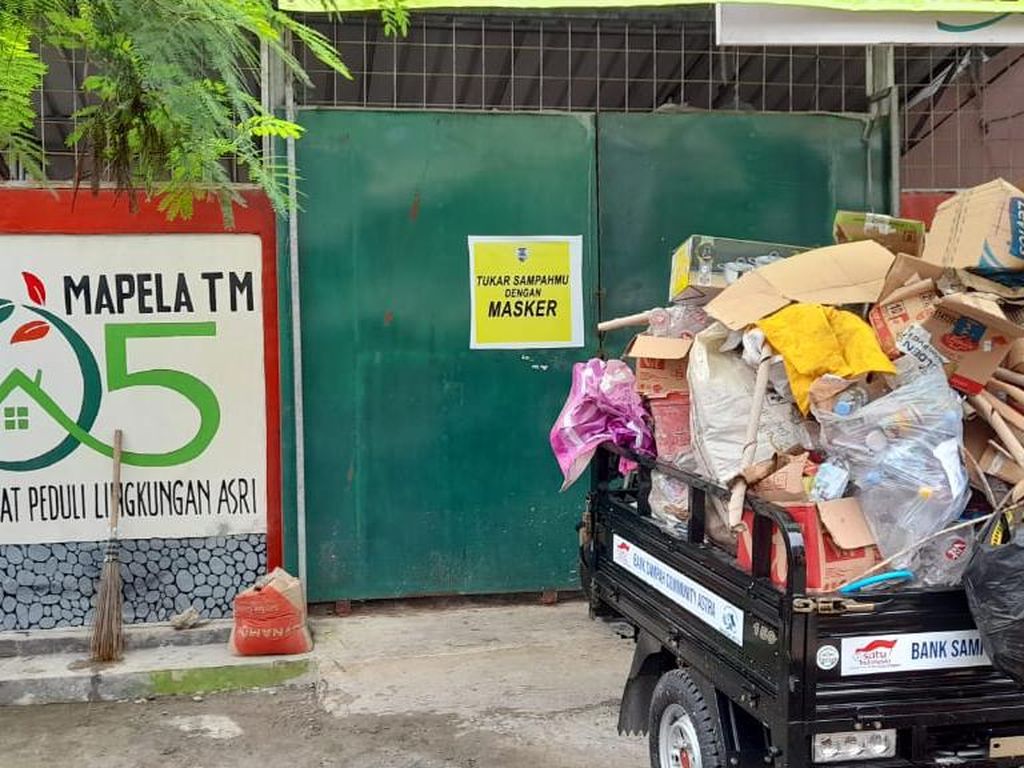 Kampung Tangguh Jaya di Cikarang Sukses Bikin Tukar Sampah dengan Masker