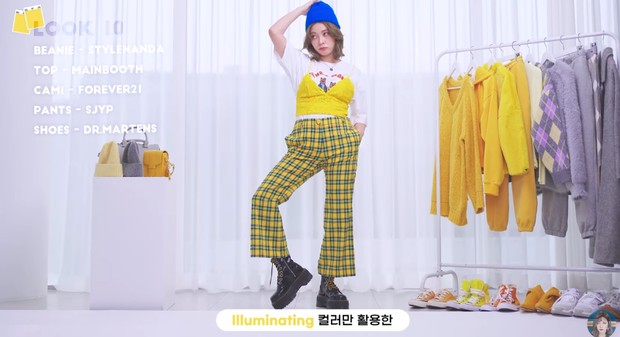 white graphic t-shirt+yellow tartan pants/foto: https://www.youtube.com/watch?v=VBxhGzYA2s4 white graphic t-shirt+yellow tartan pants