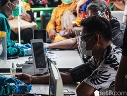 Masih Banyak yang Bingung Cara Daftar Vaksinasi Lansia, Ini Saran Satgas