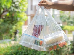 Bahaya Penggunaan Wadah Plastik, Waspadai Kandungan Bahan Ini