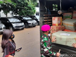 Marinir Kirim 7 Truk Isi Sembako untuk Korban Banjir Bekasi-Karawang