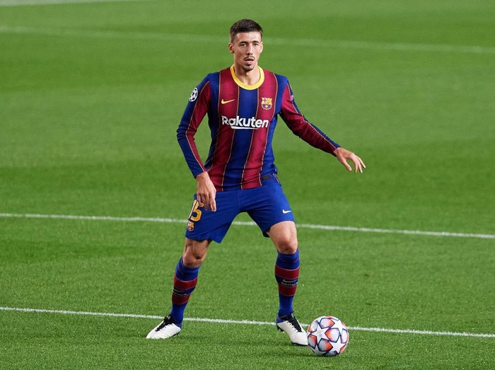 BARCELONA, SPAIN - OCTOBER 20: Clement Lenglet of FC Barcelona conducts the ball during the UEFA Champions League Group G stage match between FC Barcelona and Ferencvaros Budapest at Camp Nou on October 20, 2020 in Barcelona, Spain. (Photo by Alex Caparros/Getty Images)