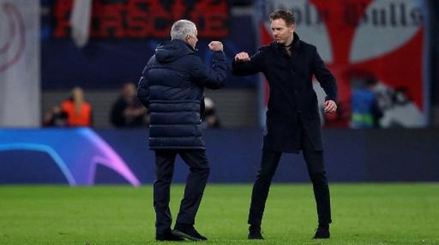 Leipzig's German headcoach Julian Nagelsmann (R) and Tottenham Hotspur's Portuguese head coach Jose Mourinho 