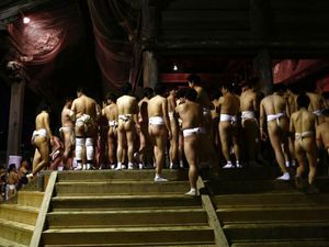 Terpopuler: Perempuan Ikut Festival Telanjang di Jepang Terpopuler: Perempuan Ikut Festival Telanjang di Jepang