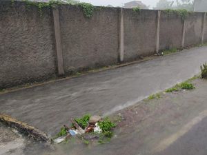 Jakarta Timur Diguyur Hujan Deras, Genangan Mulai Muncul Jakarta Timur Diguyur Hujan Deras, Genangan Mulai Muncul