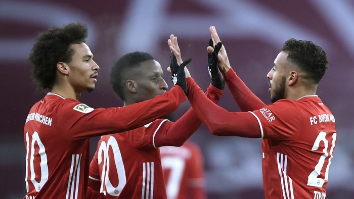 Bayerns Corentin Tolisso, right, celebrates with his teammates after scores against Arminia during a German Bundesliga soccer match between Bayern Munich and Arminia Bielefeld at the Allianz Arena in Munich, Germany, Monday, Feb. 15, 2021. (AP Photo/Andreas Schaad, Pool)