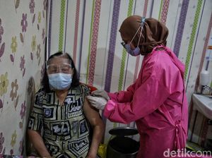 Kendala Vaksinasi Lansia: Banyak yang Tidak Sadar Tensinya Tinggi