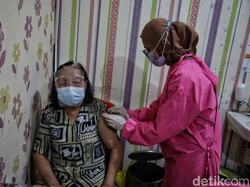 Kendala Vaksinasi Lansia: Banyak yang Tidak Sadar Tensinya Tinggi