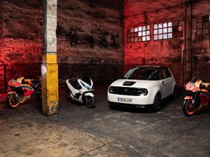 Ketika Motor MotoGP Bersanding dengan Mobil Listrik dan PCX Electric