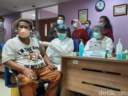 Hotman Paris Janji Tetap Patuh Prokes Meski Telah Divaksinasi COVID-19