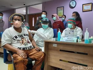 Gaya Hotman Paris, Pesan Sepatu Tiap 6 Bulan dari Paris Gaya Hotman Paris, Pesan Sepatu Tiap 6 Bulan dari Paris