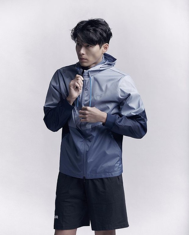 Hyun Bin saat melakukan pemotretan dengan GQ Korea (instagram.com/gq_korea)