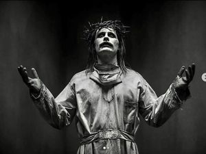 Joker Jadi Yesus Joker Jadi Yesus