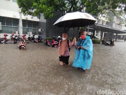 Hujan Lebat, Kompleks Kantor Gubernur Jateng Kebanjiran