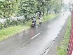 2 Orang Ini Terekam CCTV Lempar Paket Sabu ke Lapas Tulungagung