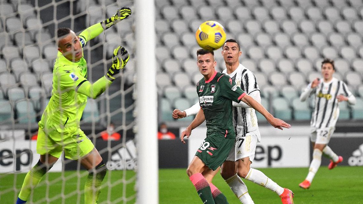 Juventus berhasil melumat Crotone dengan skor telak 3-0 dalam lanjutan Liga Italia. (Foto: Getty Images/Valerio Pennicino)