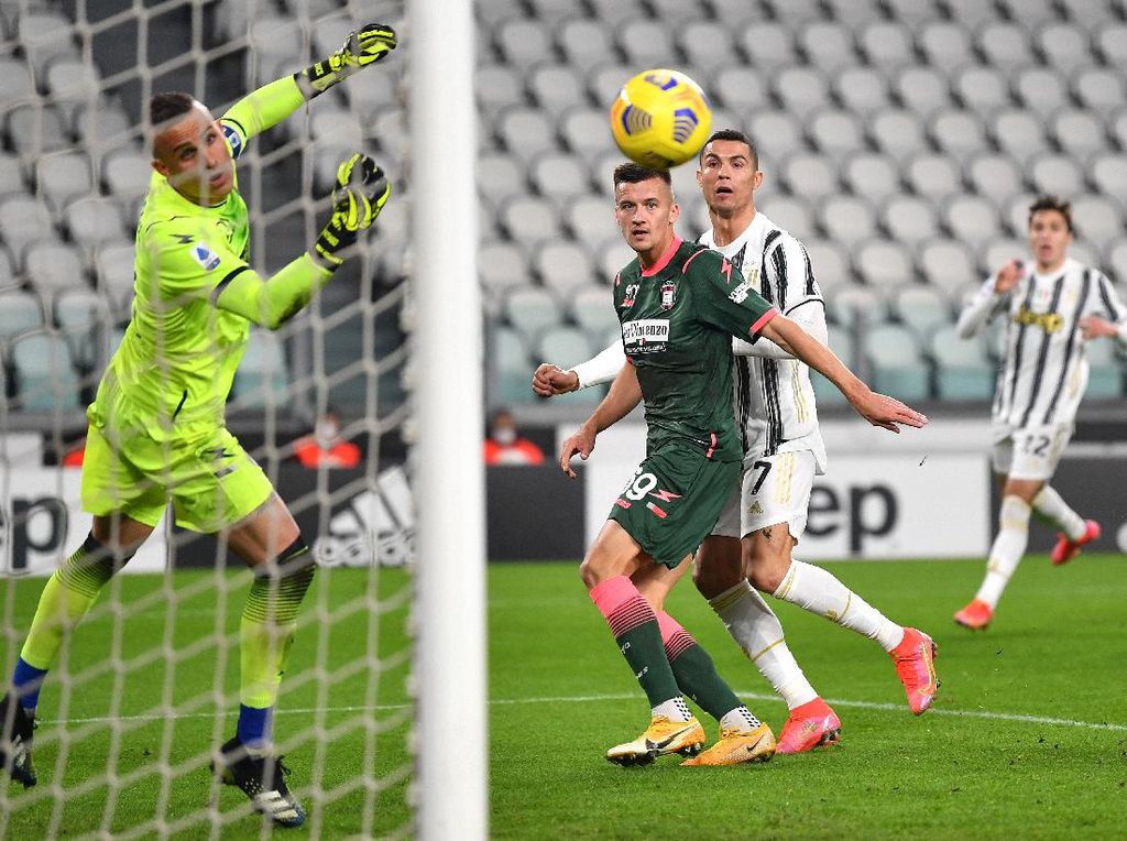 Juventus Vs Crotone: Ronaldo Dua Gol, Bianconeri Menang 3-0