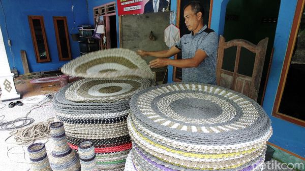 Keren, Kerajinan Karpet Ini Berbahan Serat Alam Lho