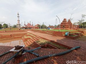 Menanti Wajah Baru Alun-Alun Kota Cirebon yang Segera Beroperasi Lagi Menanti Wajah Baru Alun-Alun Kota Cirebon yang Segera Beroperasi Lagi
