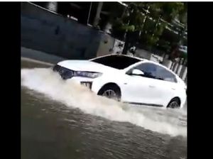 Apakah Mobil Listrik Aman Terobos Banjir dan Bagaimana Perawatannya? Apakah Mobil Listrik Aman Terobos Banjir dan Bagaimana Perawatannya?