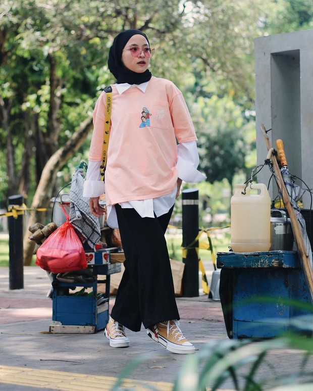 Nissa Sabyan tampil dengan gaya casual/instagram.com/nissa_sabyan