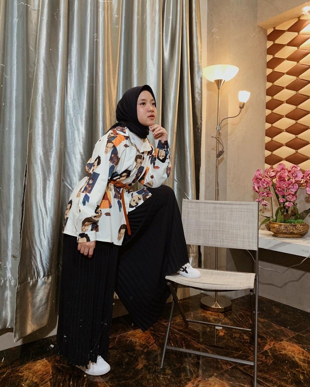 Nissa Sabyan dengan swag style/instagram.com/nissa_sabyan