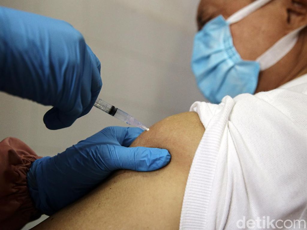 Cegah Antrean, Kemkes Siapkan SE Lansia Bisa Vaksin Corona di Lokasi Terdekat