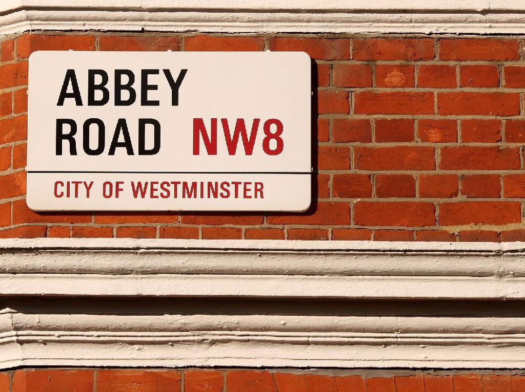 Plang Jalan Abbey Road Tempat Ikonik The Beatles Terjual Ratusan Juta Plang Jalan Abbey Road Tempat Ikonik The Beatles Terjual Ratusan Juta