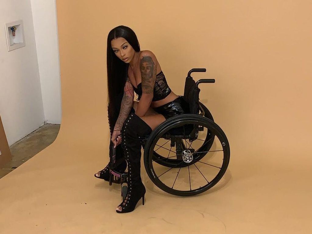 Potret Influencer Disabilitas, Menginspirasi Walaupun Berada di Kursi Roda Potret Influencer Disabilitas, Menginspirasi Walaupun Berada di Kursi Roda
