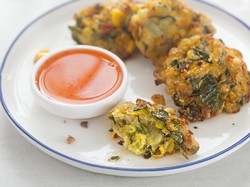 Menu Harian Ramadhan ke-6: Nasi Goreng Ebi yang Sedap dan Perkedel Jagung