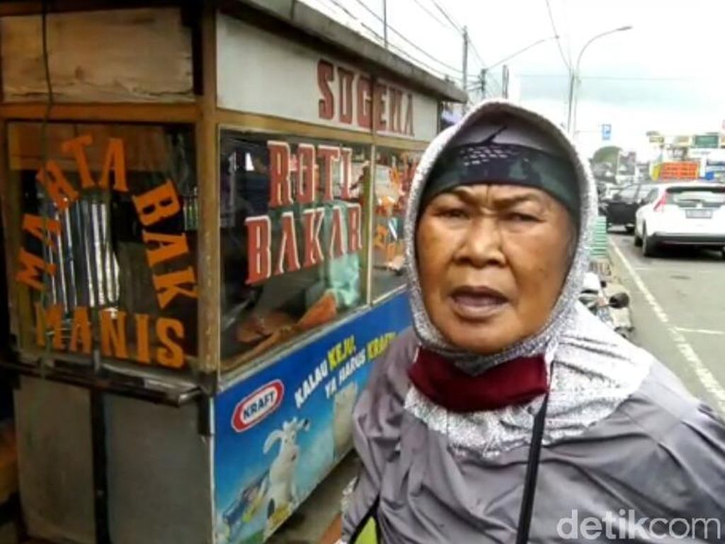 PKL di Lembang Keluhkan Aturan Bongkar Pasang Tenda Selama PPKM Mikro PKL di Lembang Keluhkan Aturan Bongkar Pasang Tenda Selama PPKM Mikro