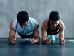 9 Manfaat Plank Untuk Melatih Otot Perut dan Inti Beserta Caranya