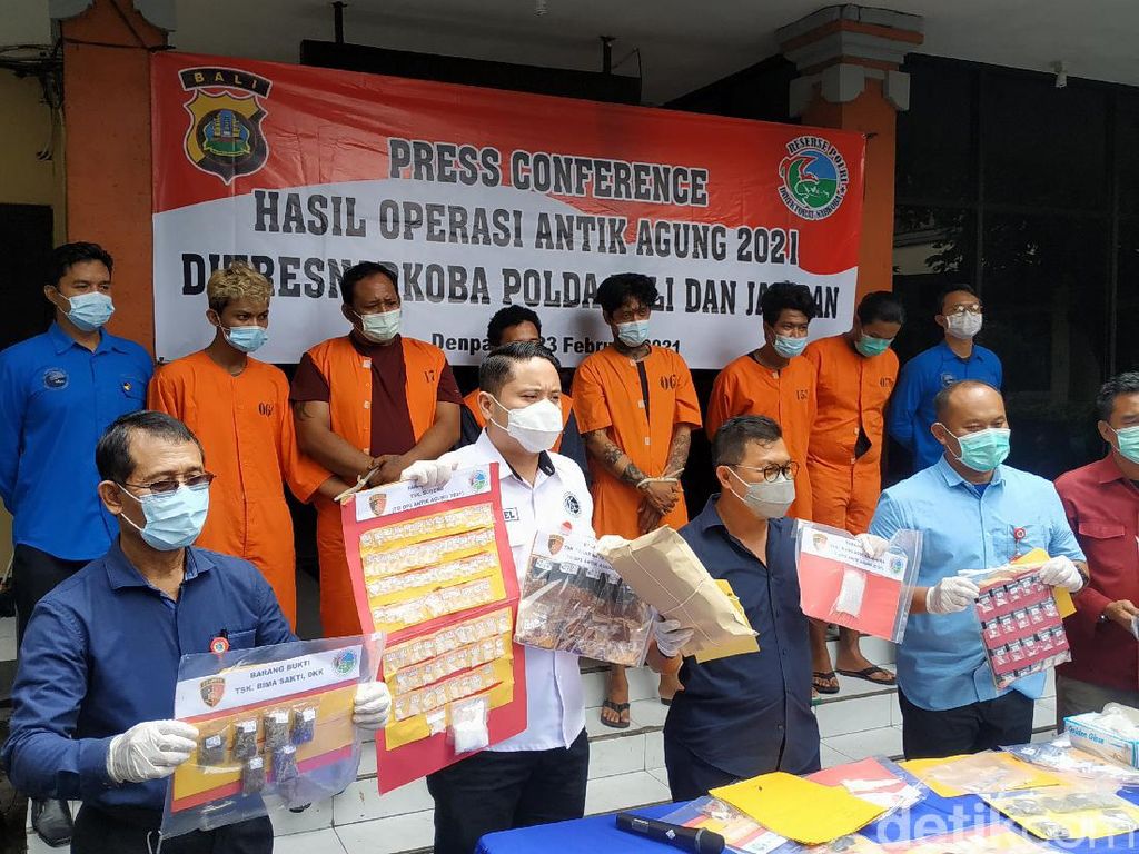 Polda Bali Tangkap 72 Tersangka Kasus Narkoba, 4 di Antaranya WNA Polda Bali Tangkap 72 Tersangka Kasus Narkoba, 4 di Antaranya WNA